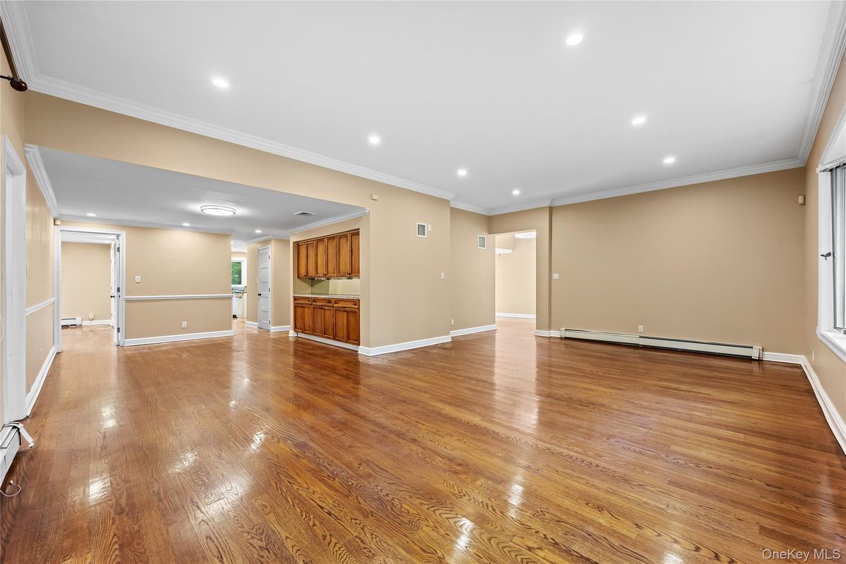 Empty room, Interior, Recessed Lighting, Wood Texture Flooring