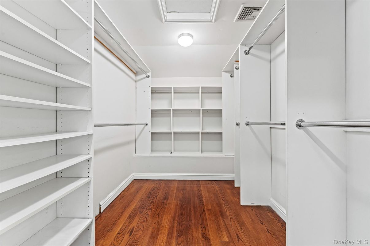 Interior, Walk-in Closets, Wood Texture Flooring