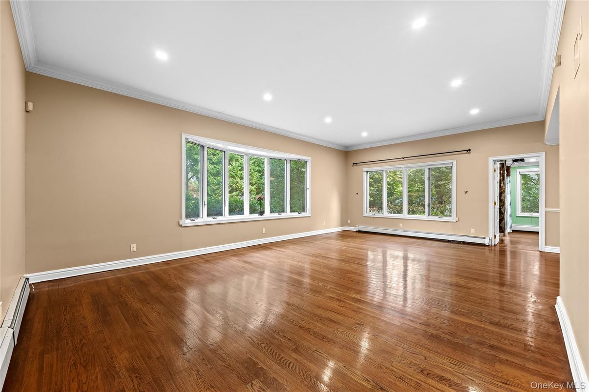 Empty room, Interior, Recessed Lighting, Wood Texture Flooring