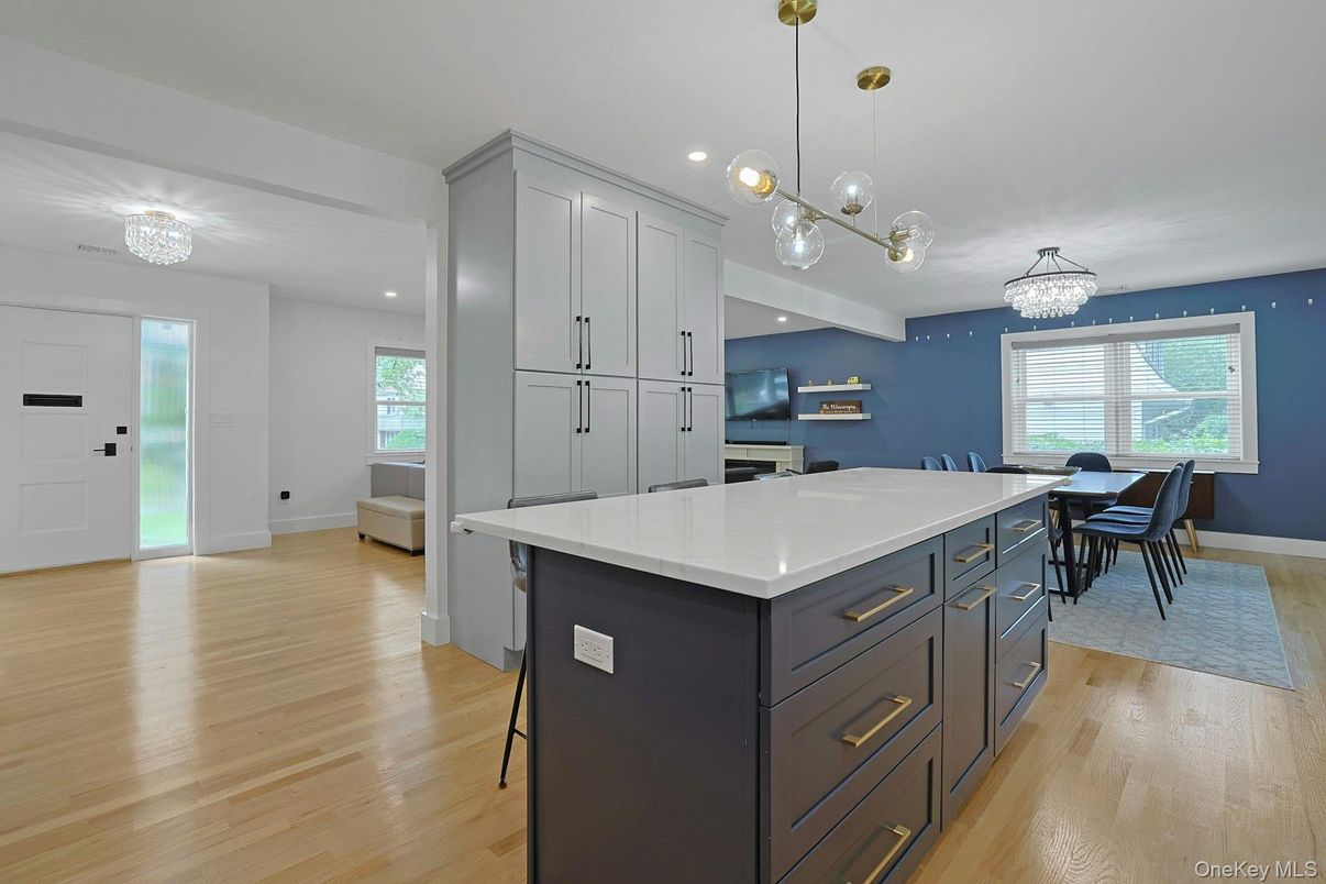 Chandelier, Dining room, Interior, Kitchen, Pendant Lights, Recessed Lighting, Wood Texture Flooring