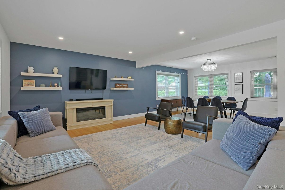 Chandelier, Dining room, Interior, Living room, Recessed Lighting, Wood Texture Flooring