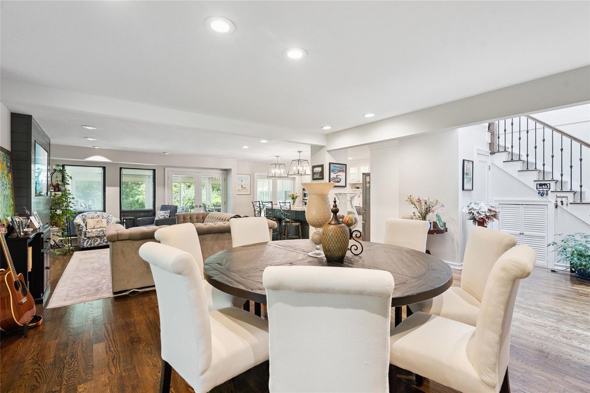 Chandelier, Dining room, Interior, Living room, Recessed Lighting, Wood Texture Flooring