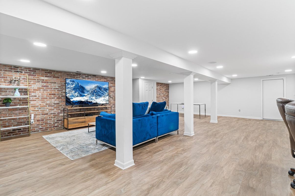 Interior, Living room, Recessed Lighting, Stone Walls, Wood Texture Flooring