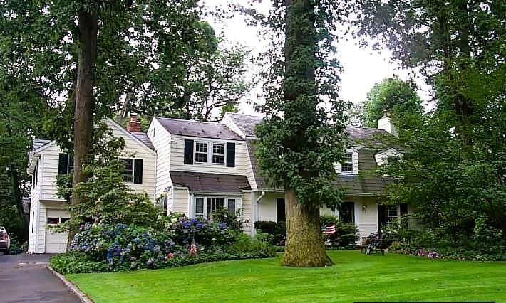 Attached, Backyard, Exterior, Facade, Queen Anne Victorian