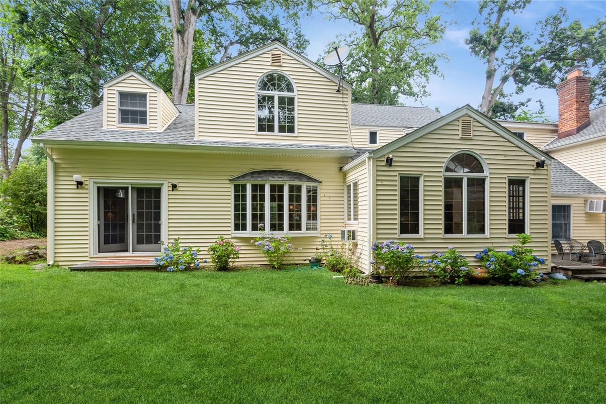 Exterior, Facade, Farmhouse