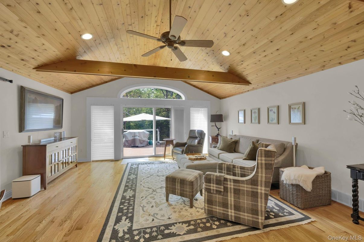 Interior, Living room, Recessed Lighting, Wooden Beams, Wooden Ceilings, Wood Texture Flooring