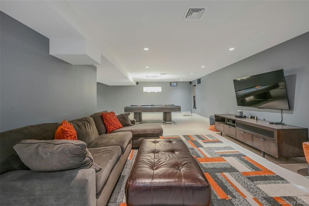 Billiard Table, Game Room, Interior, Living room, Recessed Lighting