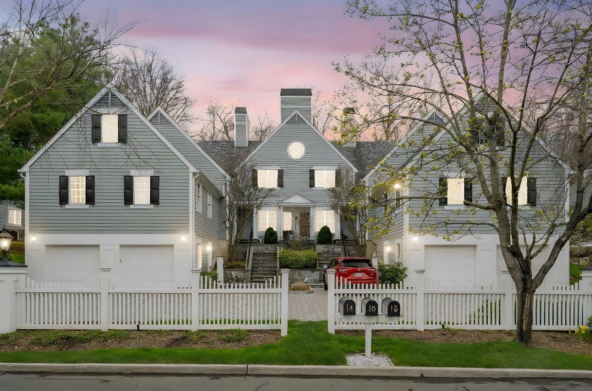 Attached, Exterior, Facade, Farmhouse