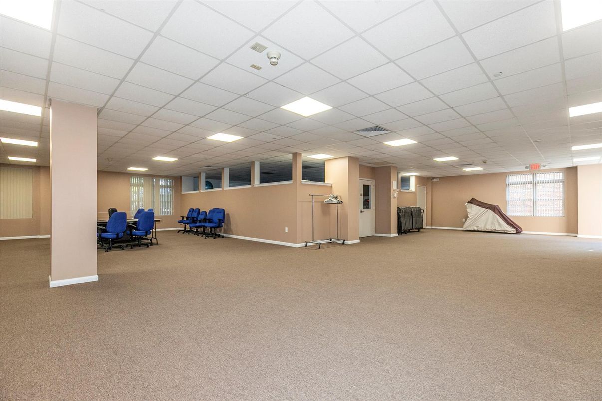 Empty room, Fitness Equipment, Interior, Recessed Lighting