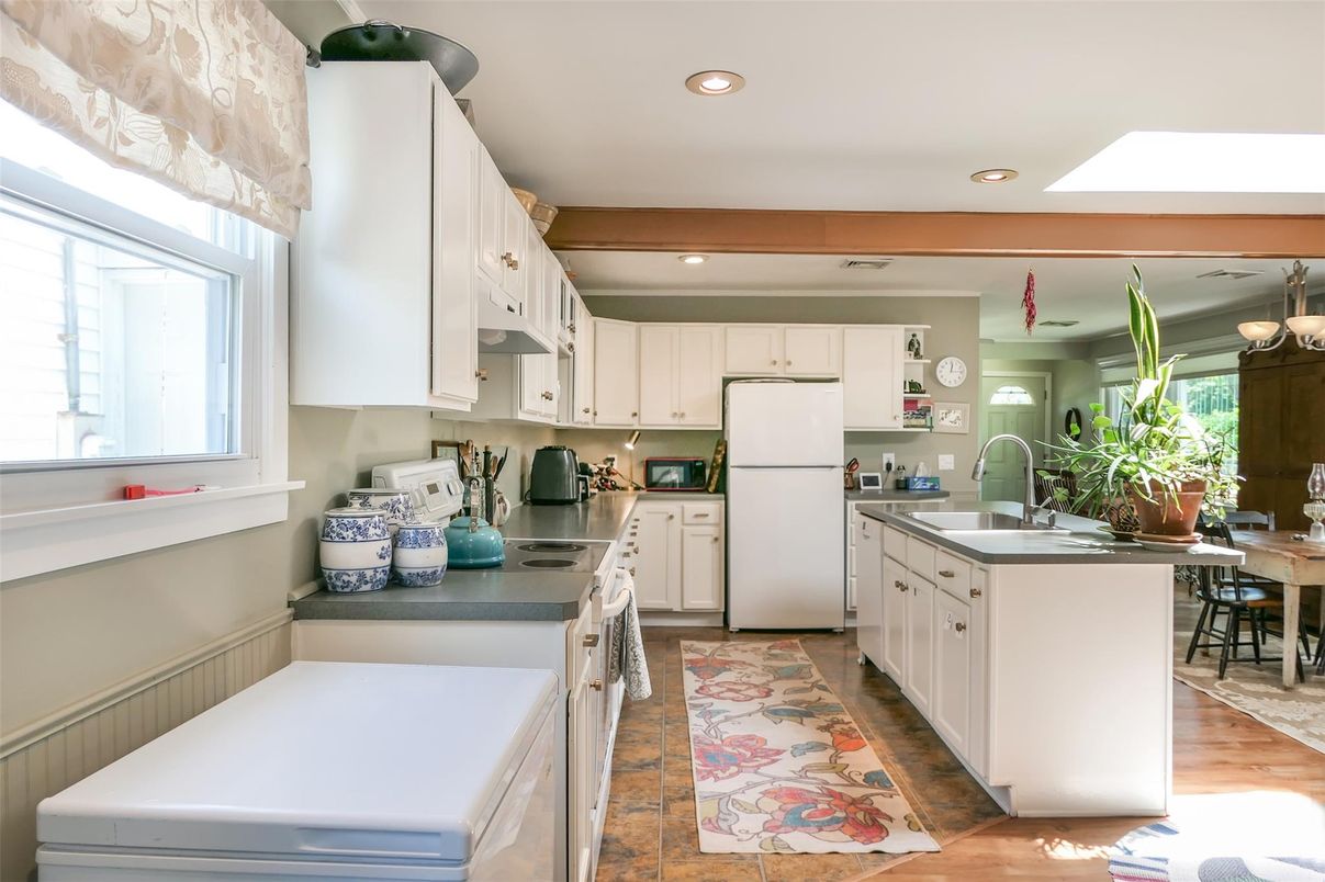 Dining room, Interior, Kitchen, Recessed Lighting