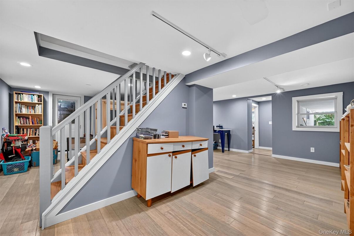 Interior, Recessed Lighting, Wood Texture Flooring