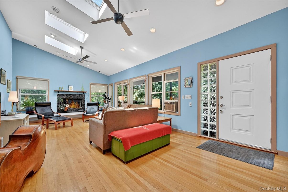 Fireplace, Interior, Living room, Pendant Lights, Recessed Lighting, Wood Texture Flooring