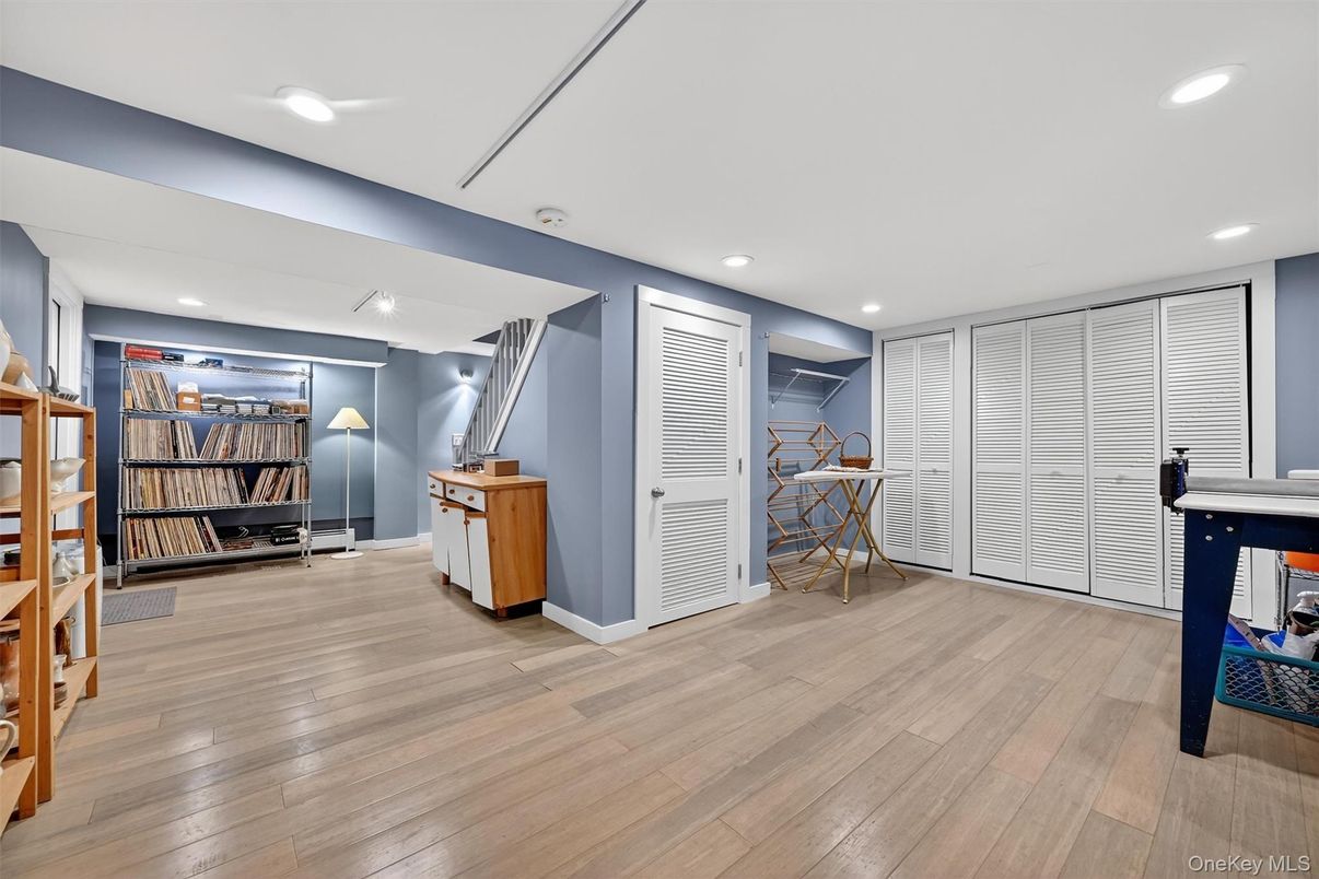 Interior, Recessed Lighting, Wood Texture Flooring