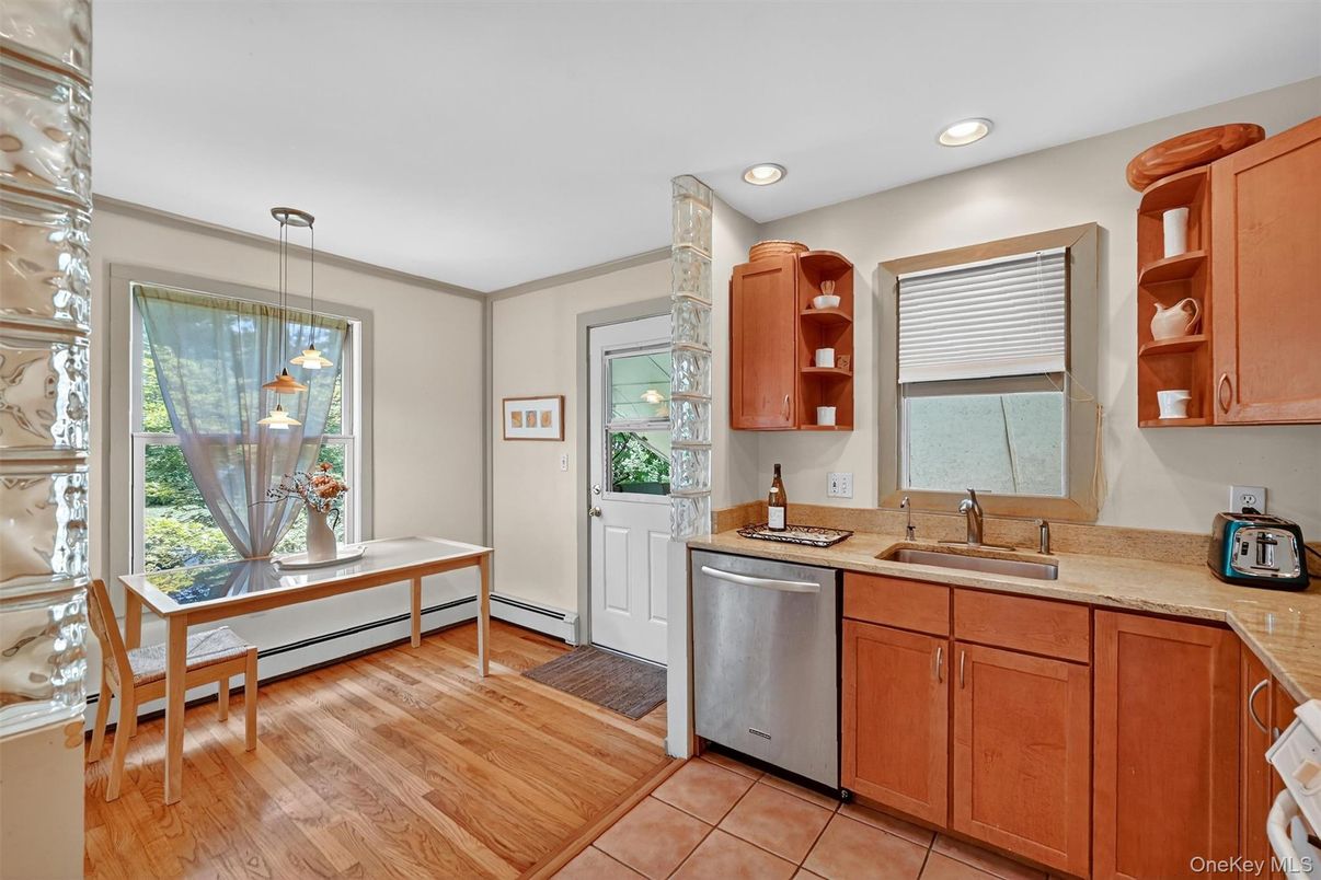 Dining room, Interior, Kitchen, Pendant Lights, Recessed Lighting, Wood Texture Flooring