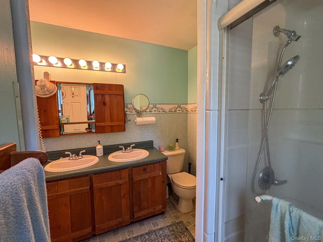 Bathroom, Dual Sink Vanities, Interior
