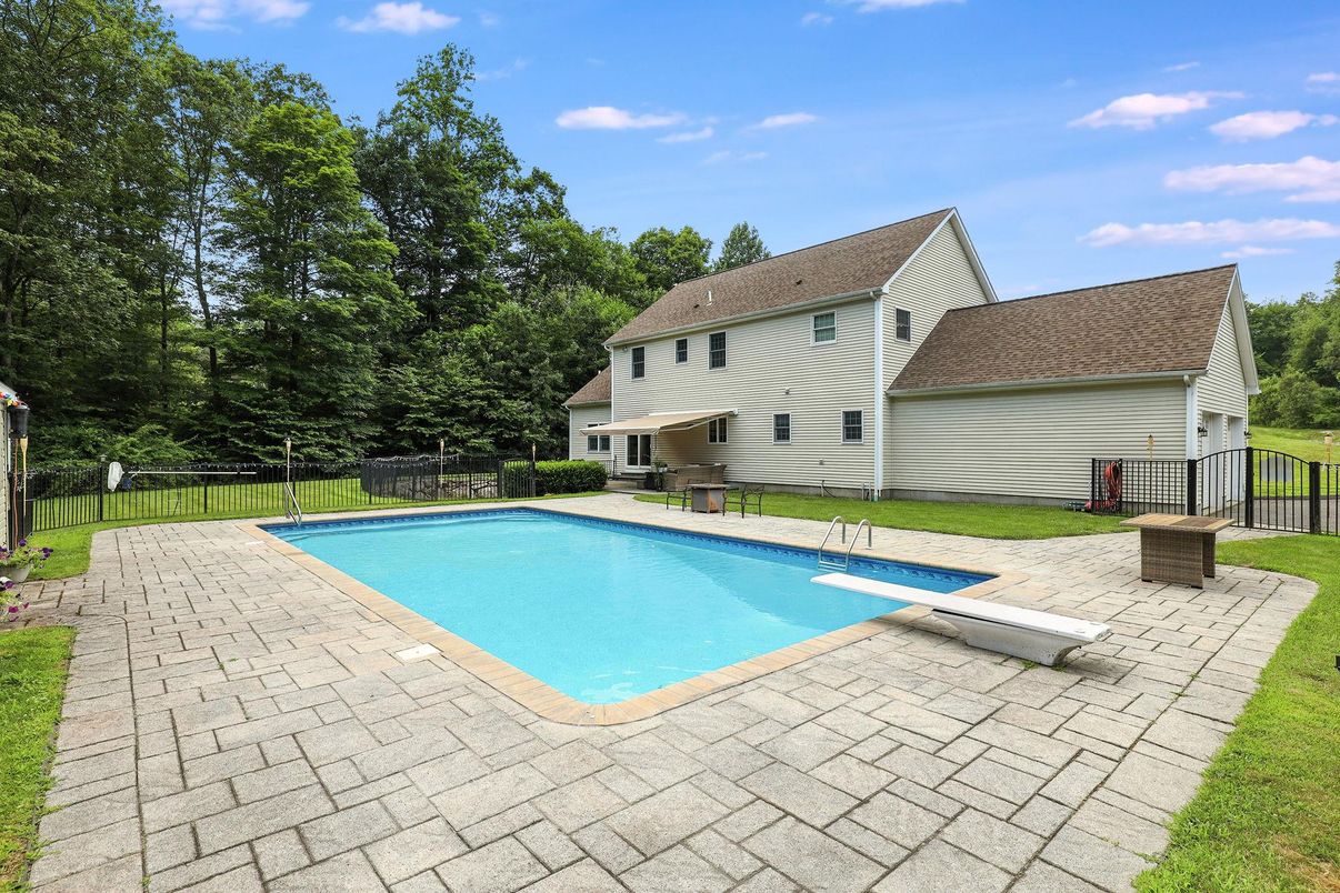 Exterior, Pool