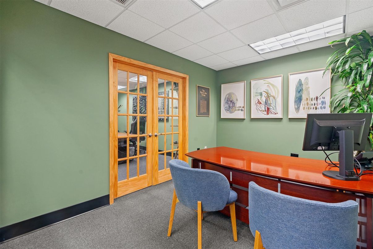 Home Office, Interior