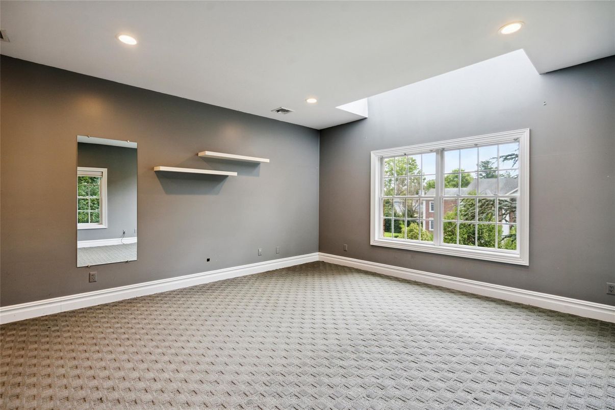 Empty room, Interior, Recessed Lighting