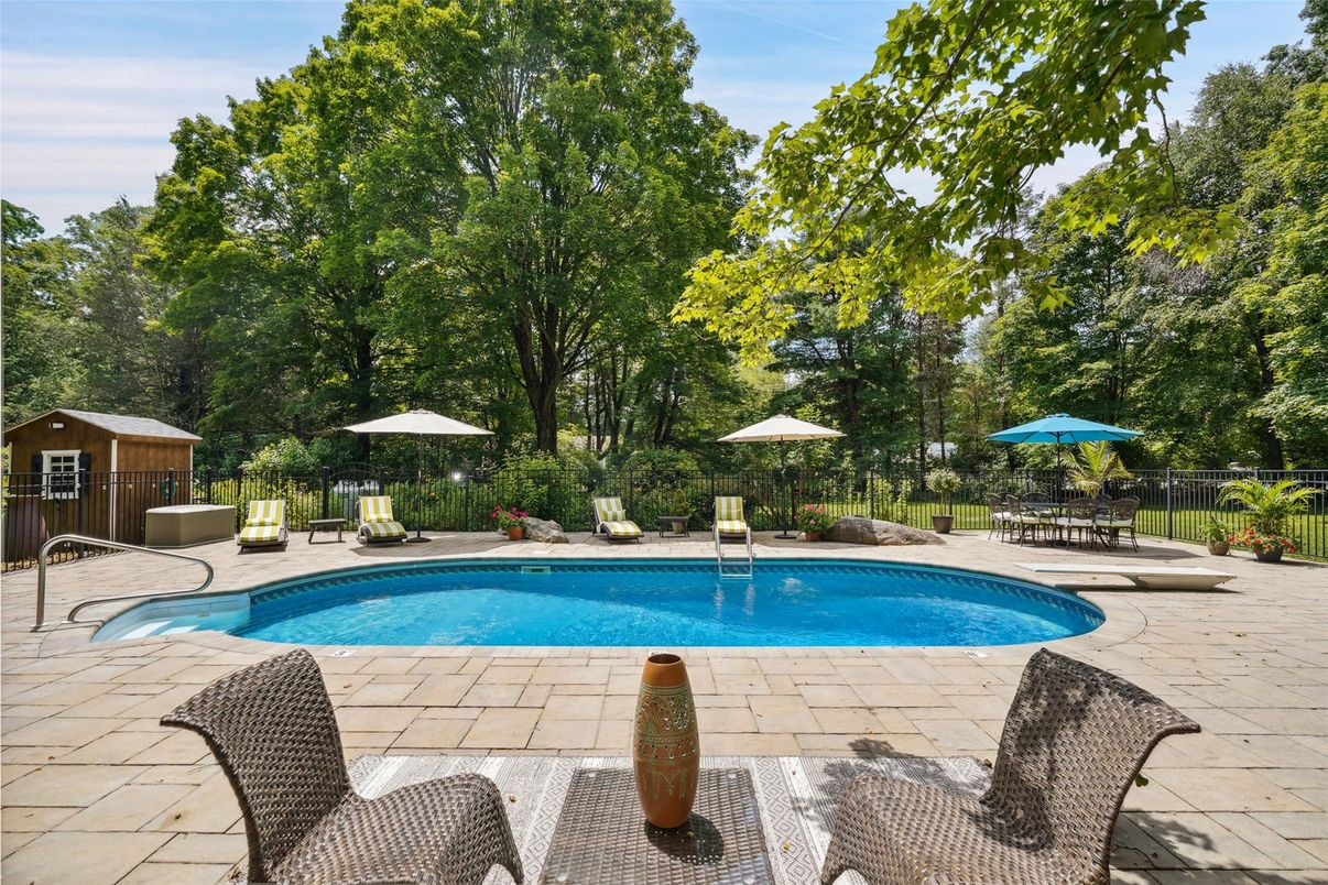 Exterior, Pool