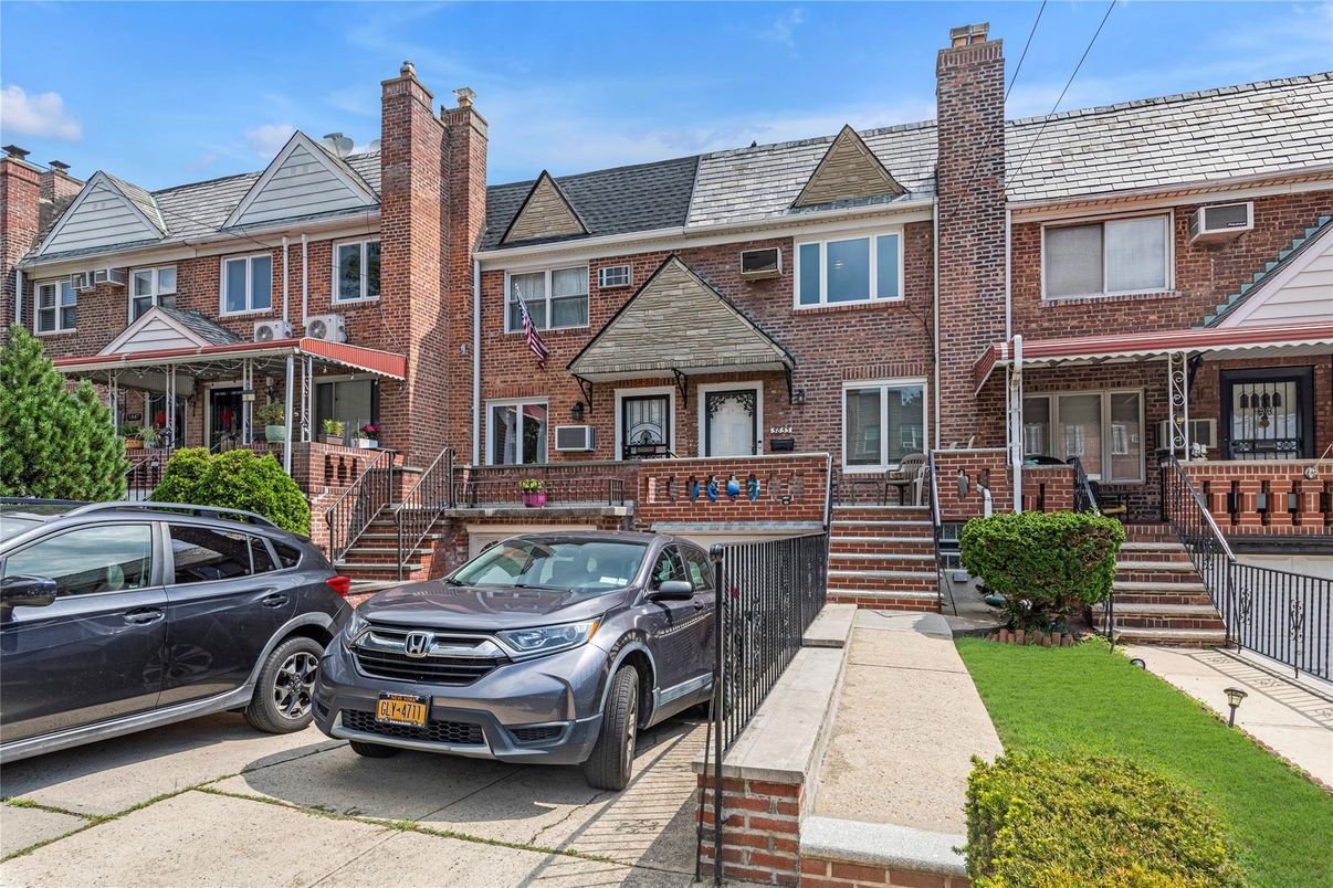 Exterior, Facade, Brick Facade, Queen Anne Victorian