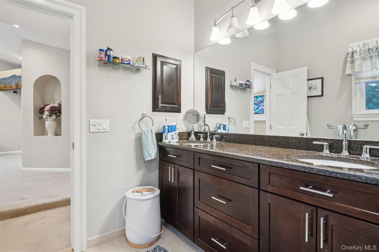 Bathroom, Dual Sink Vanities, Interior