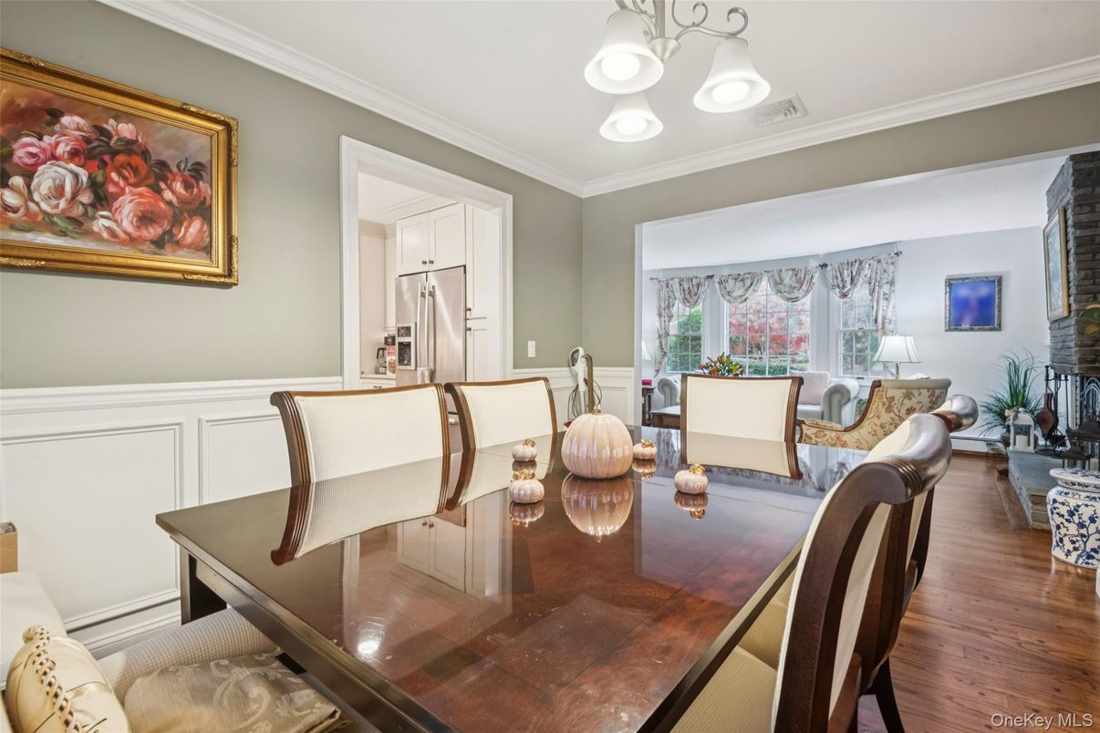 Chandelier, Dining room, Interior, Living room, Wood Texture Flooring