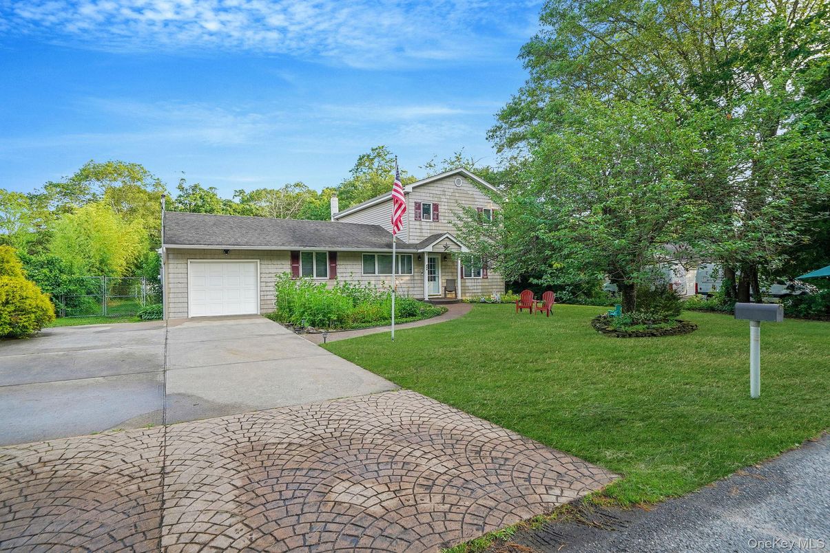 Attached, Exterior, Facade, Cape Cod
