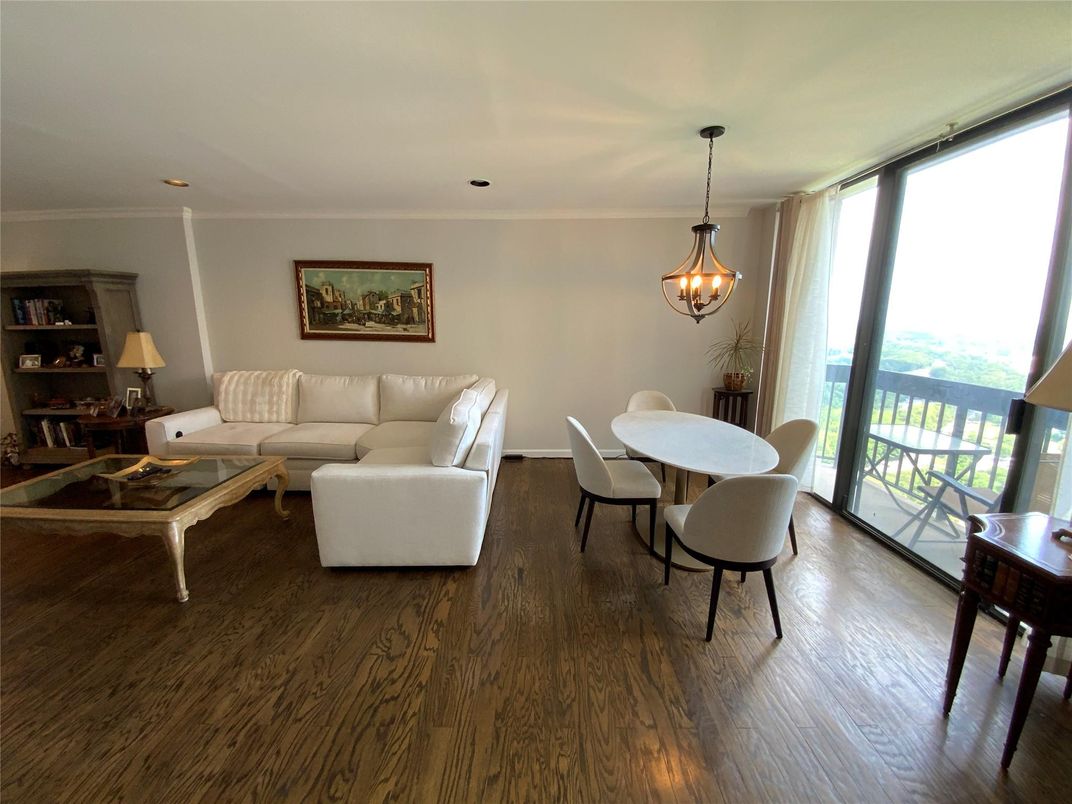 Dining room, Interior, Living room, Pendant Lights, Recessed Lighting, Wood Texture Flooring