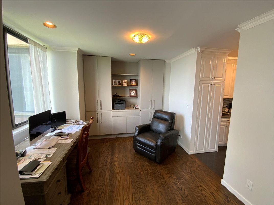 Home Office, Interior, Recessed Lighting, Wood Texture Flooring