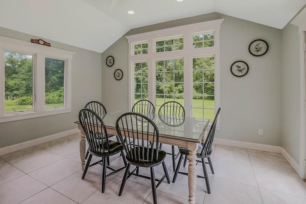 Dining room, Interior, Recessed Lighting