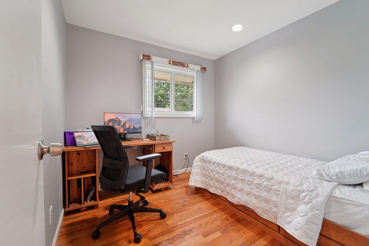 Bedroom, Home Office, Interior, Recessed Lighting, Wood Texture Flooring