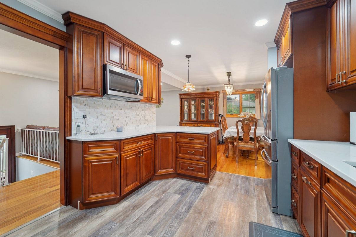 Dining room, Interior, Kitchen, Pendant Lights, Recessed Lighting, Wood Texture Flooring