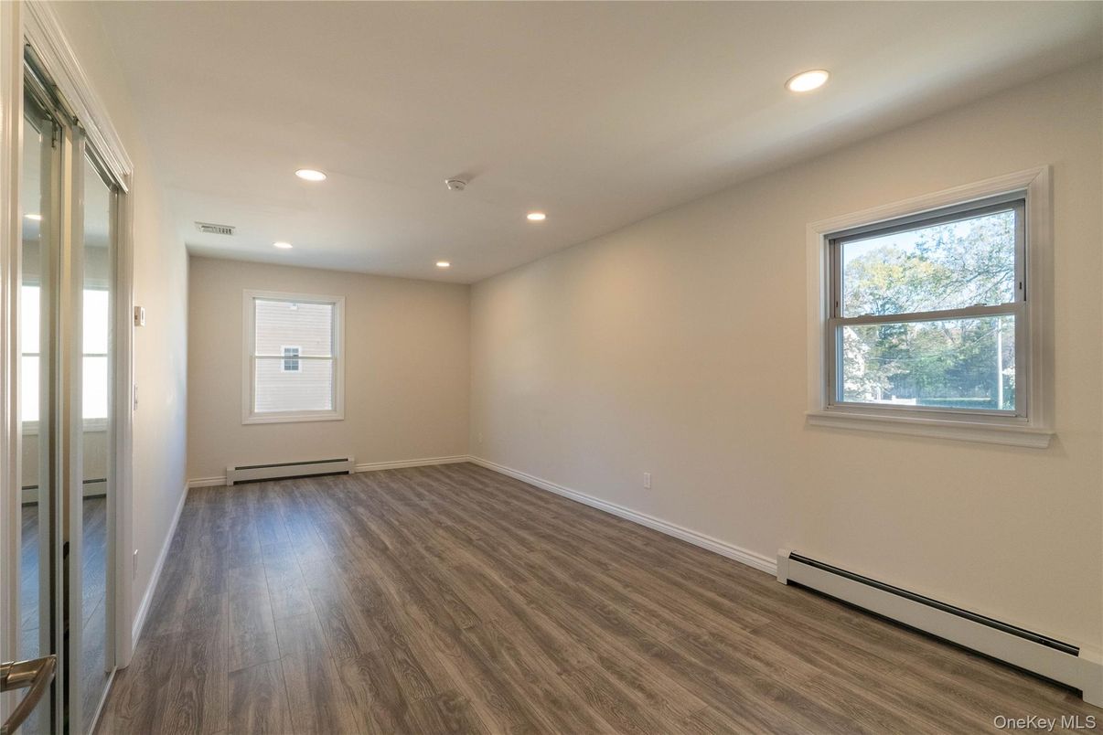 Empty room, Interior, Recessed Lighting, Wood Texture Flooring