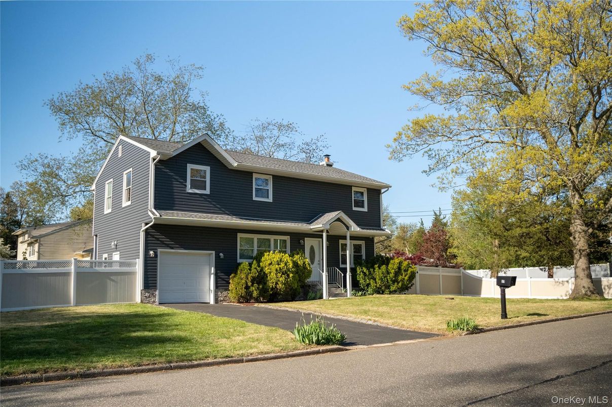 Attached, Exterior, Facade, Split Level