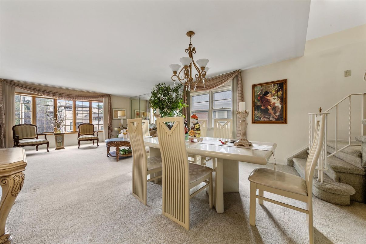 Chandelier, Dining room, Interior, Living room
