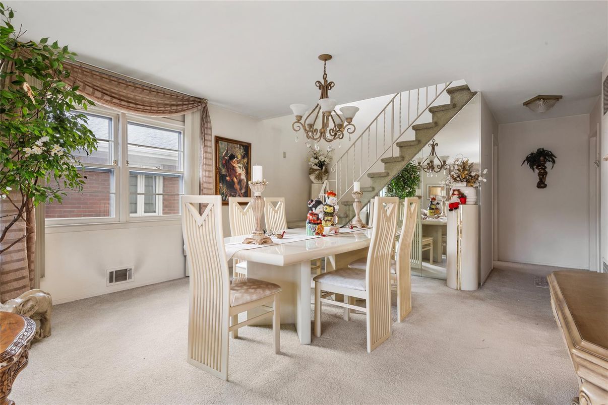 Chandelier, Dining room, Interior