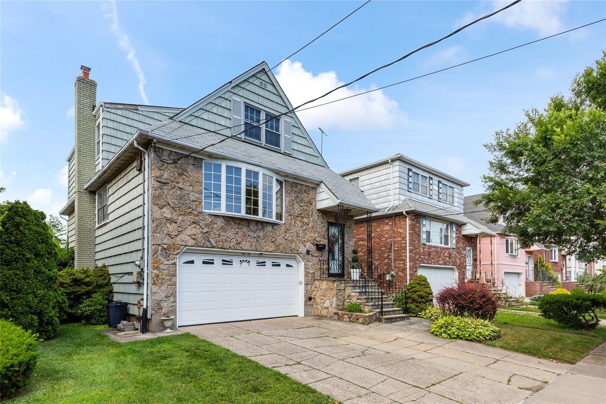 Attached, Exterior, Facade, Brick Facade, Cape Cod