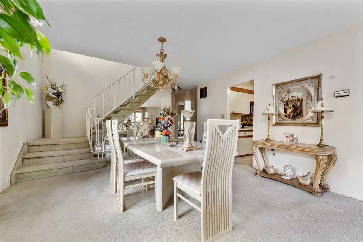 Chandelier, Dining room, Interior