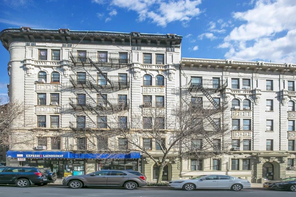 Exterior, Facade, Chicago School