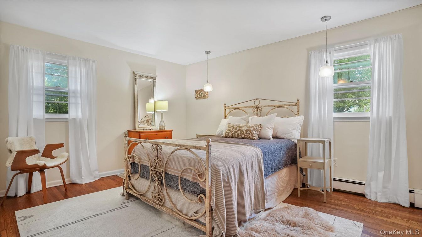 Bedroom, Interior, Pendant Lights, Wood Texture Flooring