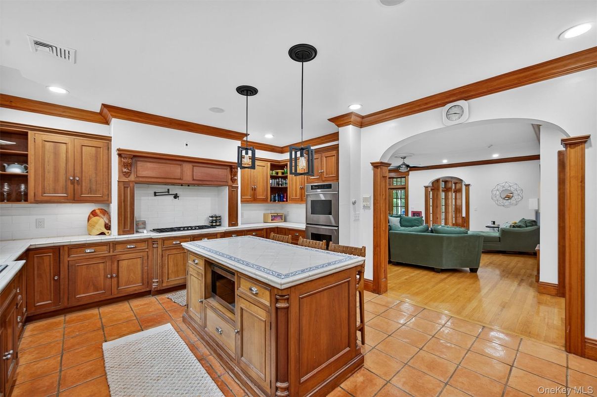 Interior, Kitchen, Living room, Pendant Lights, Recessed Lighting, Stainless Steel Appliances, Wood Texture Flooring