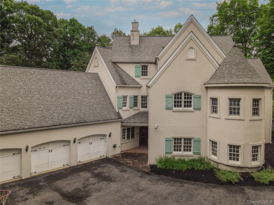 Attached, Exterior, Facade, French Provincial