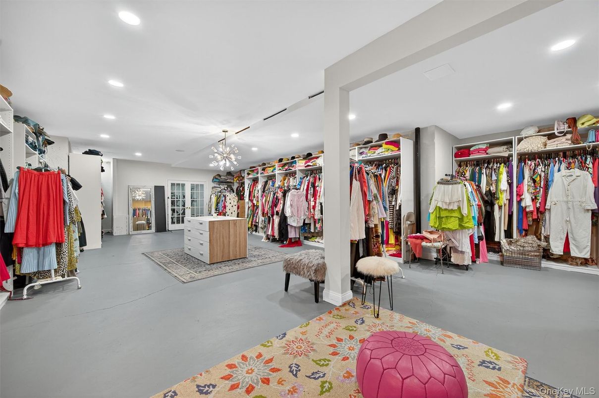 Interior, Pendant Lights, Recessed Lighting, Walk-in Closets