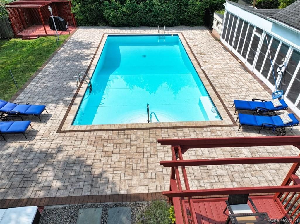 Exterior, Pool