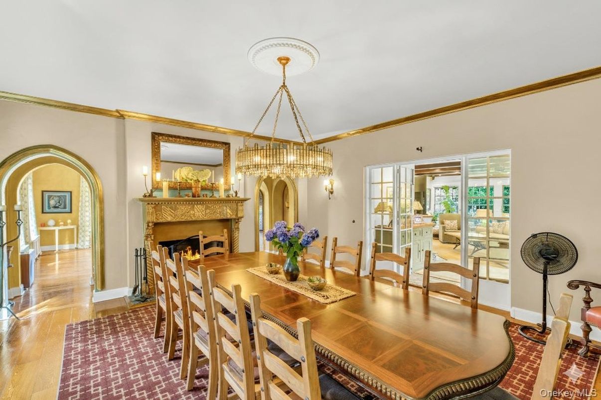 Chandelier, Dining room, Fireplace, Interior, Wood Texture Flooring