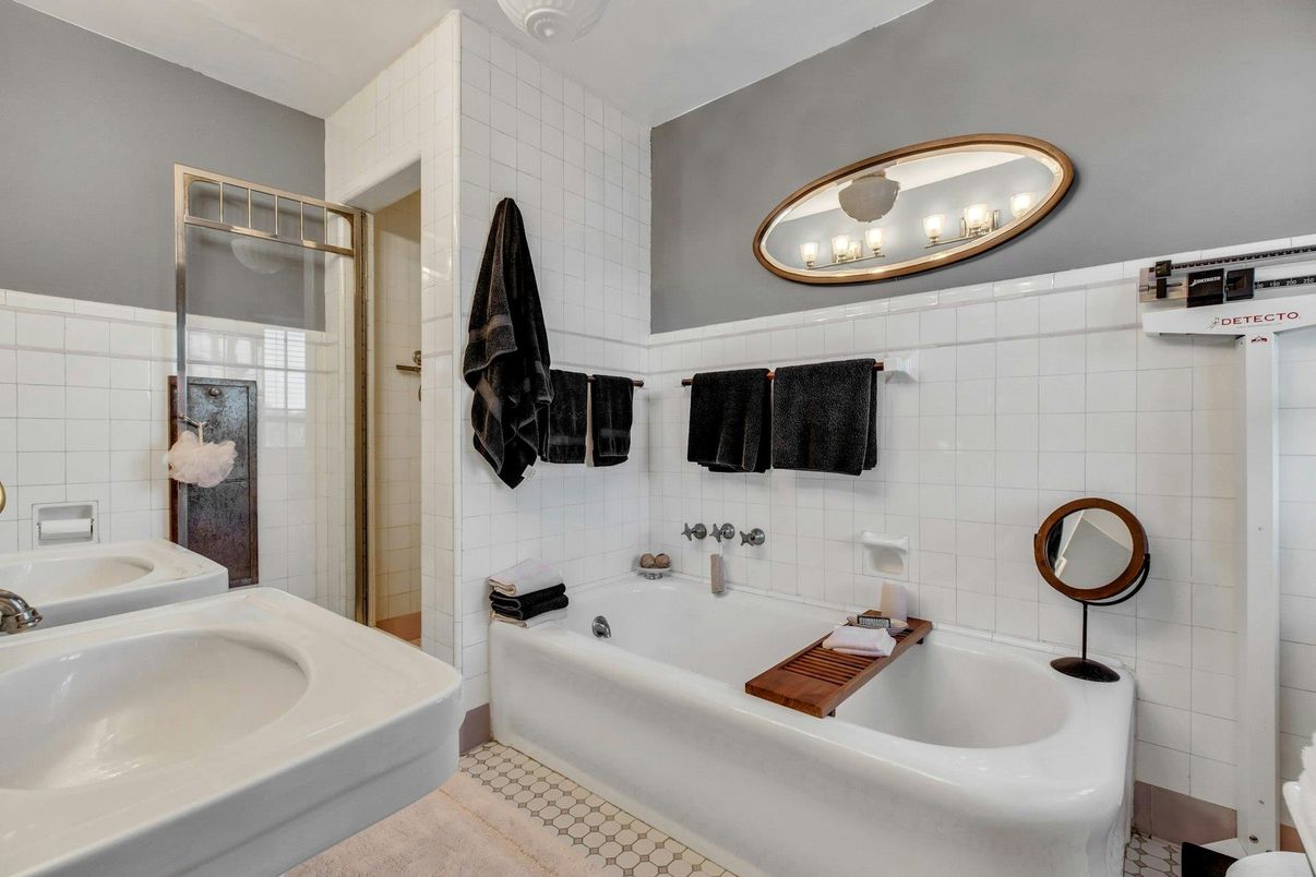 Bathroom, Dual Sink Vanities, Interior