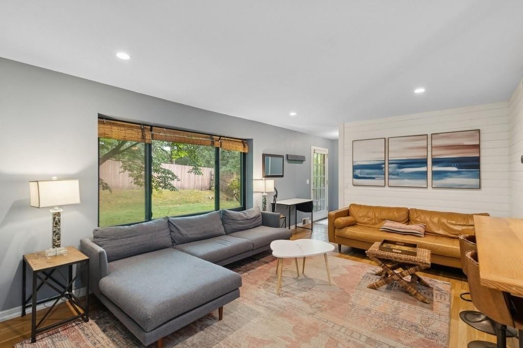 Interior, Living room, Recessed Lighting, Wood Texture Flooring