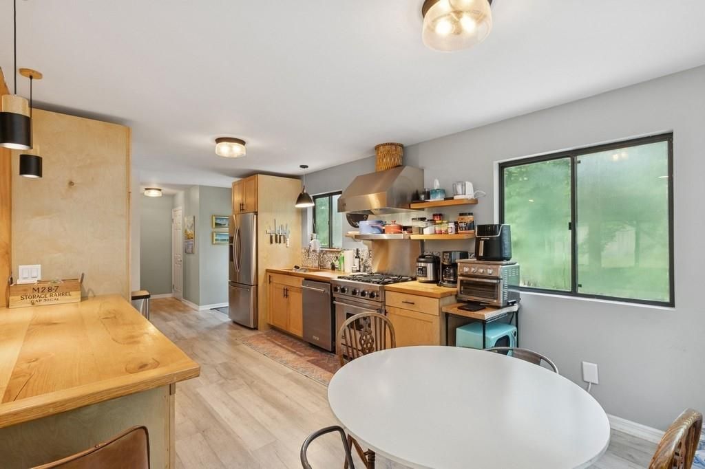 Dining room, Interior, Kitchen, Stainless Steel Appliances, Wood Texture Flooring