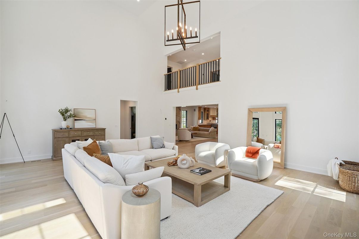 Interior, Living room, Pendant Lights, Recessed Lighting, Wood Texture Flooring