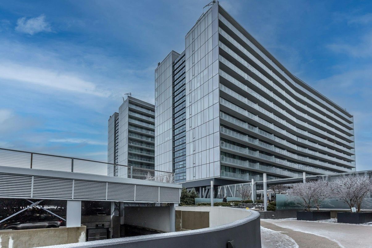 Exterior, Facade, Highrise